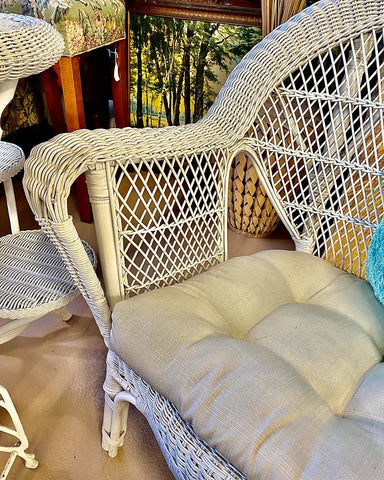 Furniture - Wicker Vintage Chair